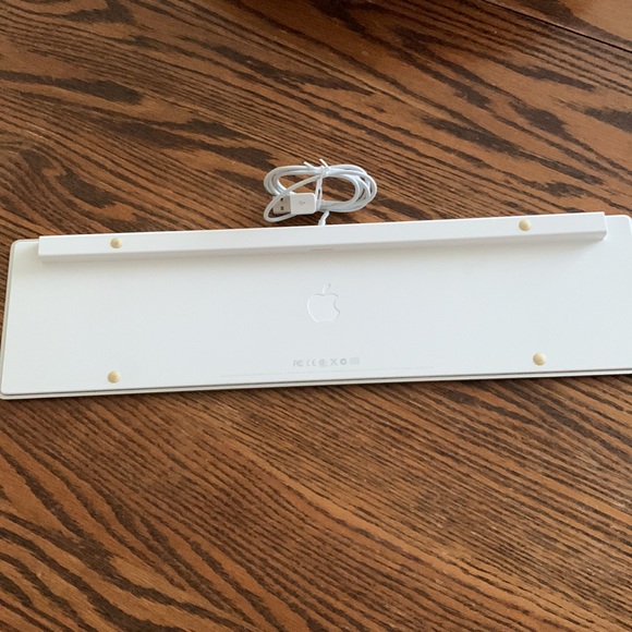 Apple Keyboard (clean) - Picture 5 of 10